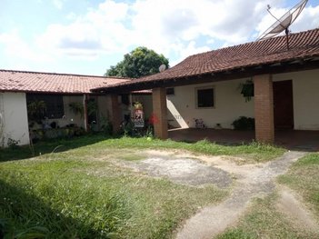 agricultural em Avenida Voluntário Vitoriano Borges, Vila Bourghese - Pindamonhangaba - SP