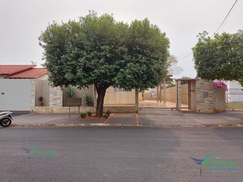 house em Avenida Egídio Daniel Kerntopf, Centro - Nova Londrina - PR