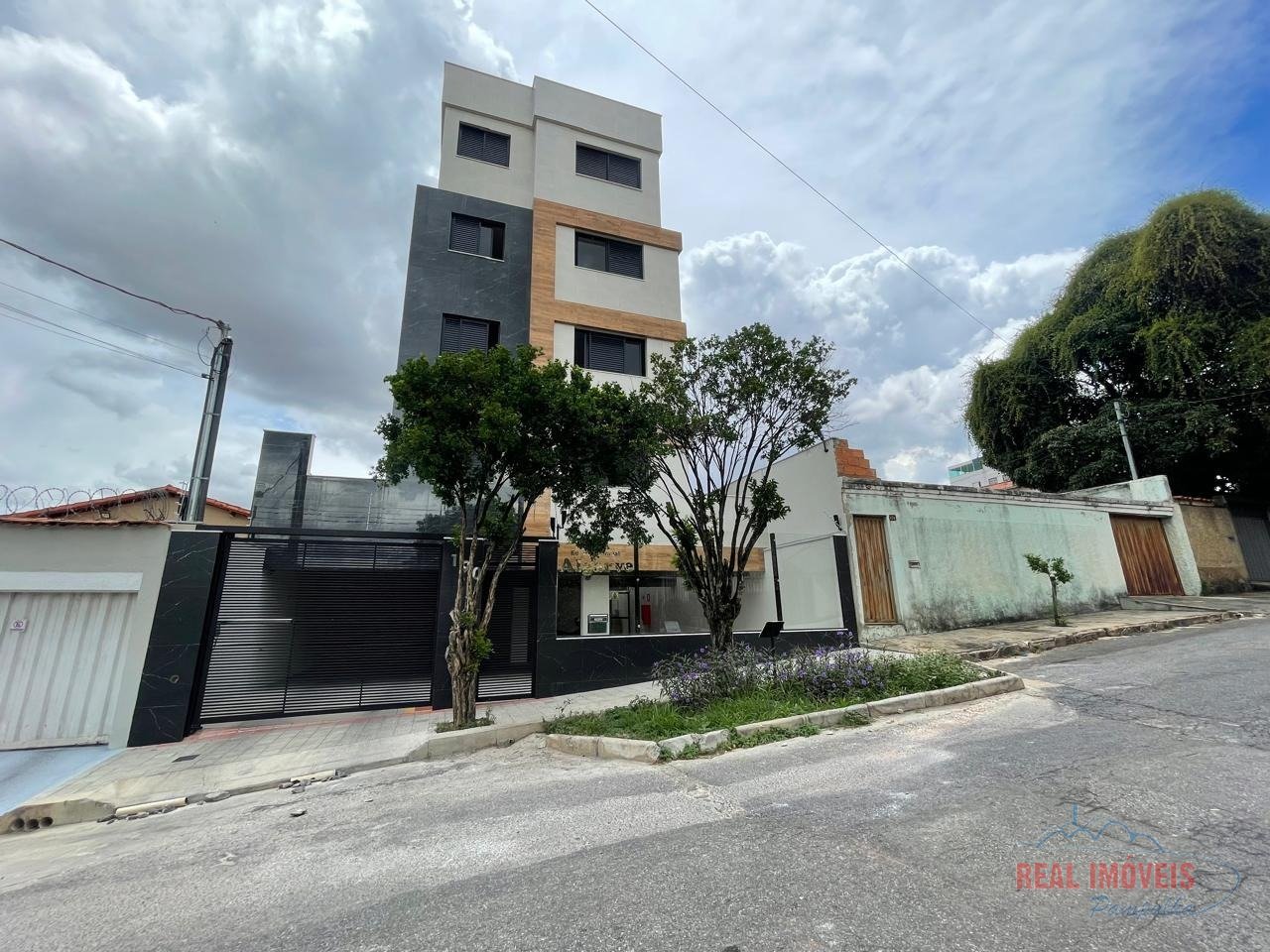 Apartamento com 4 quartos — Planalto, Belo Horizonte