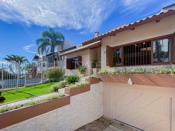 house em Pedro Carneiro Pereira, Teresópolis - Porto Alegre - RS