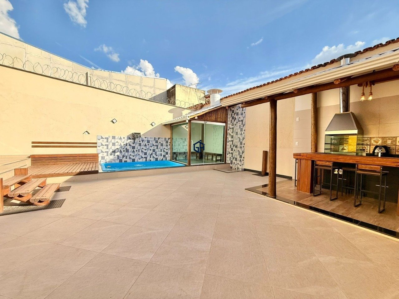 Casa com 3 quartos — Santa Mônica, Belo Horizonte