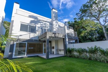 house em Rua Doutor Ney de Castilhos Ferreira, Pedra Redonda - Porto Alegre - RS