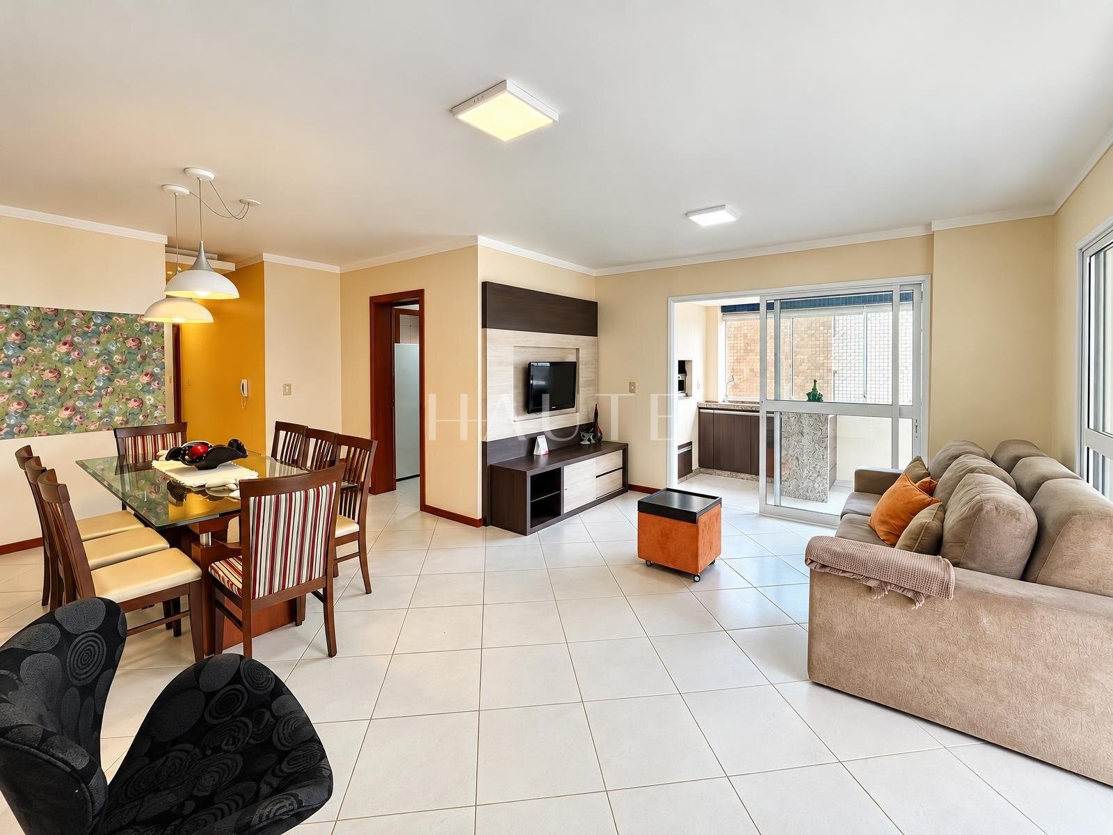 Apartamento 3 dormitórios com suíte e 2 vagas no Edifício