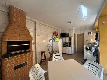 house em Rua Doutor Fábio Leite Guimarães, Centro - Agudos - SP