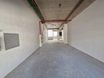 business em Avenida do Contorno, Funcionários - Belo Horizonte - MG