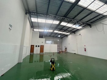 industrial em Avenida Chepli Tanus Daher, Cafezal - Londrina - PR