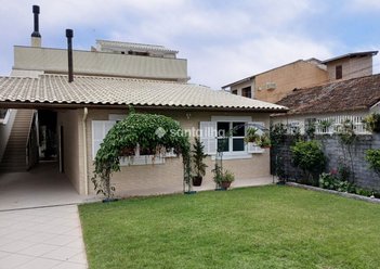 house em Rua Joaquim Neves, Pântano do Sul - Florianópolis - SC