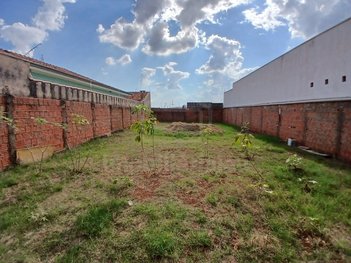 land_lot em Dona Djanira Werneck de Almeida e Silva, Jardim Itamarati - Jaú - SP