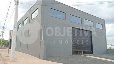 industrial em Avenida Victor Alves Pereira, Novo Mundo - Uberlândia - MG