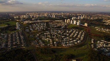 land_lot em Rua Carlota Ilnicki, Vivendas do Arvoredo - Londrina - PR