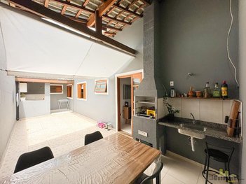 house em Estrada do Limoeiro, Jardim Califórnia - Jacareí - SP