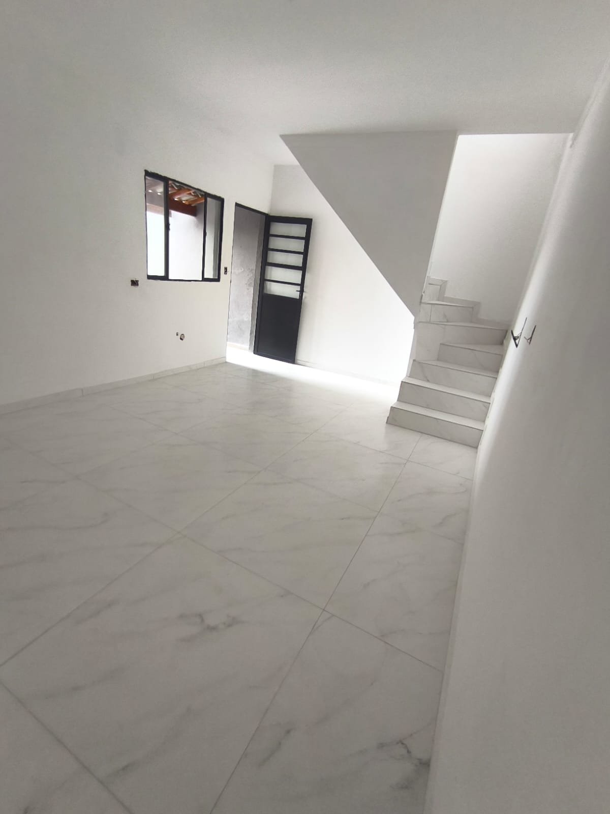 OPORTUNIDADE! Lindo Sobrado Novo com Piscina e �rea Gourmet no Jardim Mariana II