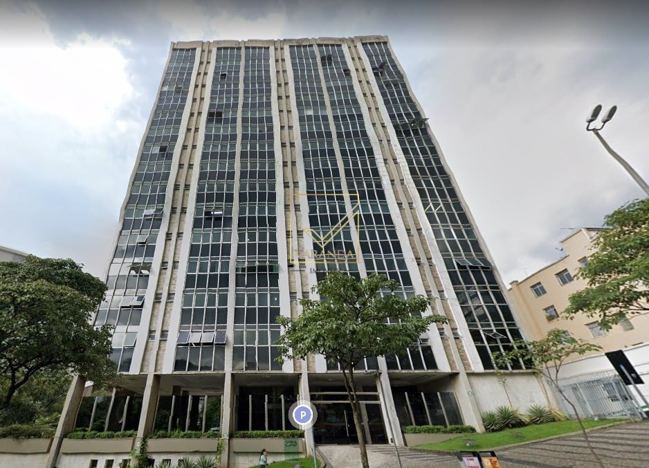 Amplo andar corrido junto à Praça Milton Campos à venda no bairro Funcionários