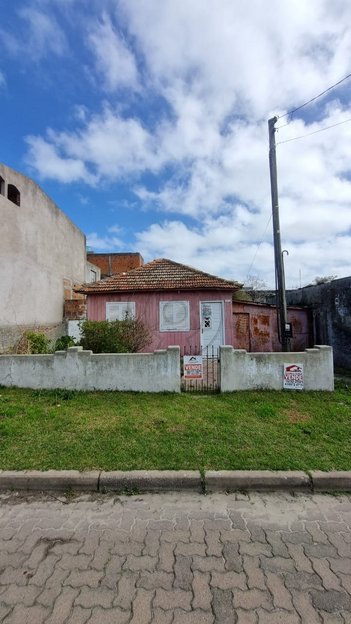 house em Rua Cachoeira do Iguaçu, Frederico Ernesto Buchholz - Rio Grande - RS