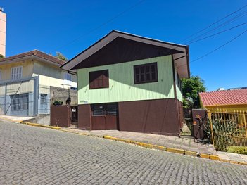 house em Rua Ângelo Chiarello, Pio X - Caxias do Sul - RS