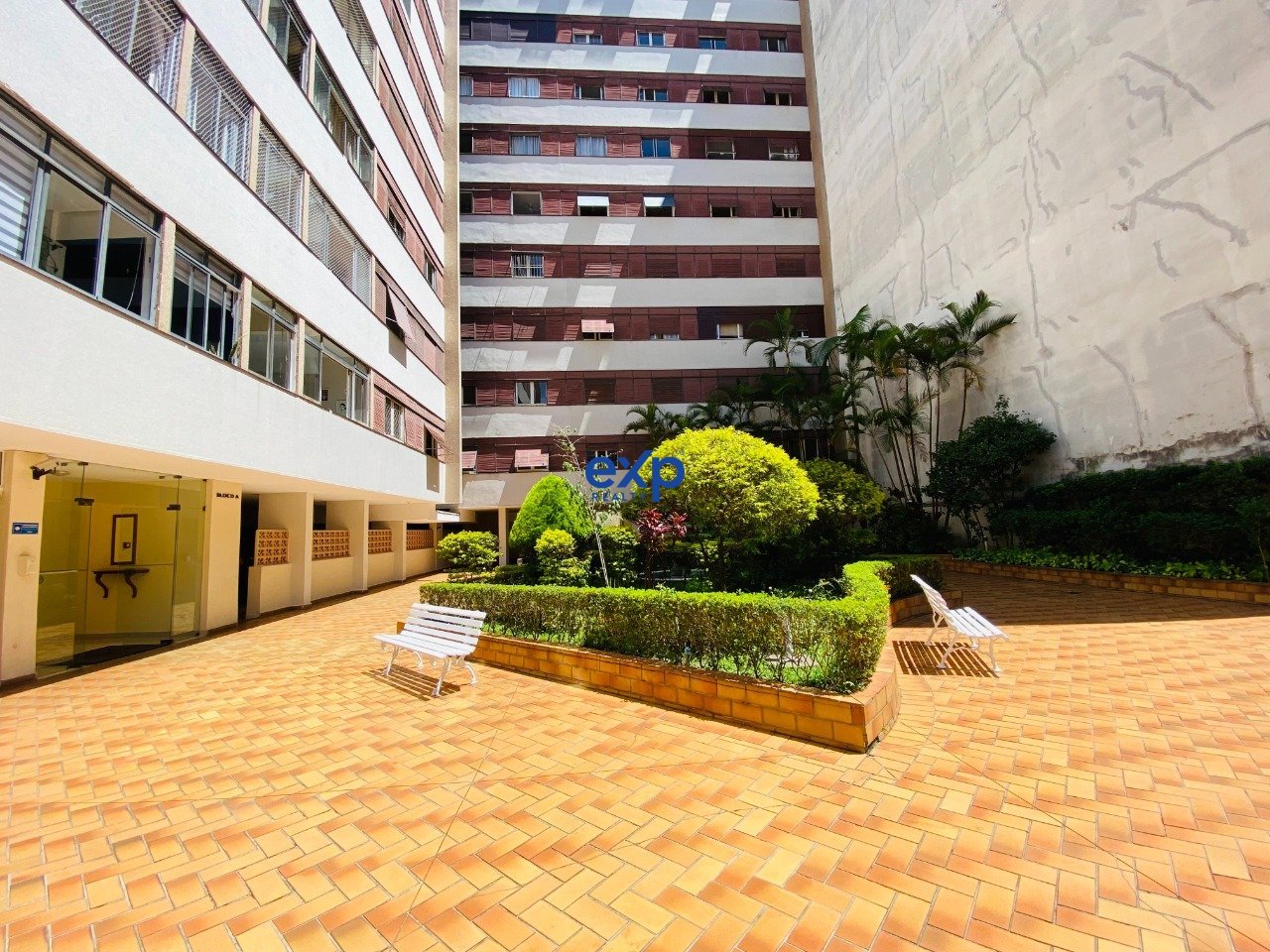 HALL DE ENTRADA COM JARDIM