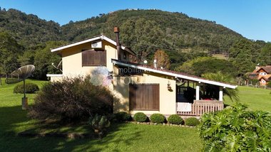 house em Rua Professora Elvira Apollo Benetti, Avenida Central - Gramado - RS