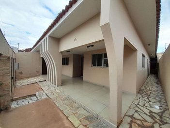 house em Avenida Dom Pedro I, Centro - Quirinópolis - GO
