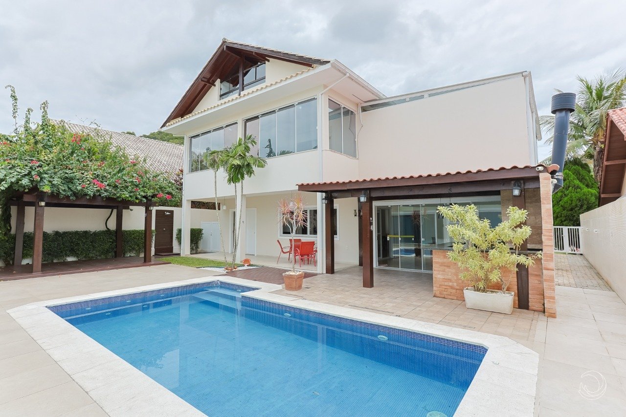 12 PISCINA E FACHADA-3