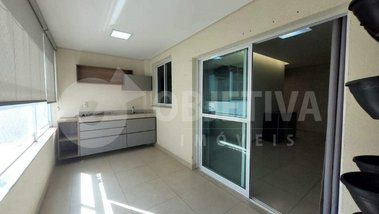 apartment em Avenida Francisco Ribeiro, Segismundo Pereira - Uberlândia - MG