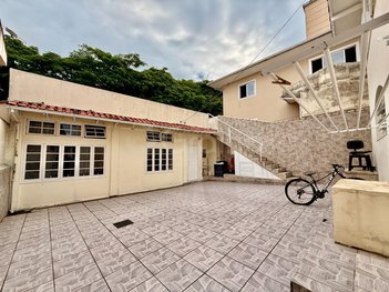 commercial_building em Servidão Oscar Raul da Silva, Trindade - Florianópolis - SC