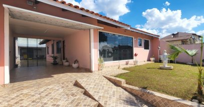 house em Rua Doutor Alfredo Vieira Barcelos, Uberaba - Curitiba - PR