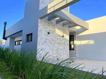 house em Avenida Adolfo Fetter, Laranjal - Pelotas - RS
