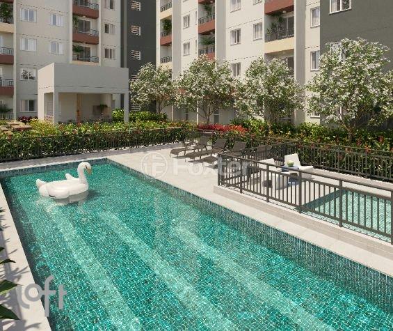 piscina-com-deck-de-madeira-e-vista-para-o-predio