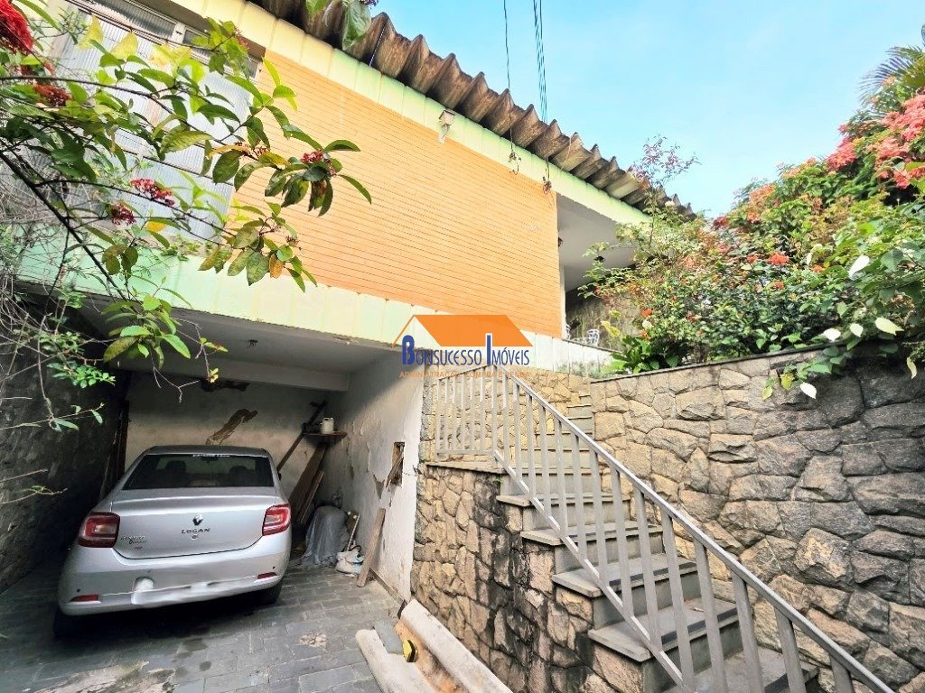 Casa com 3 quartos — Santo André, Belo Horizonte