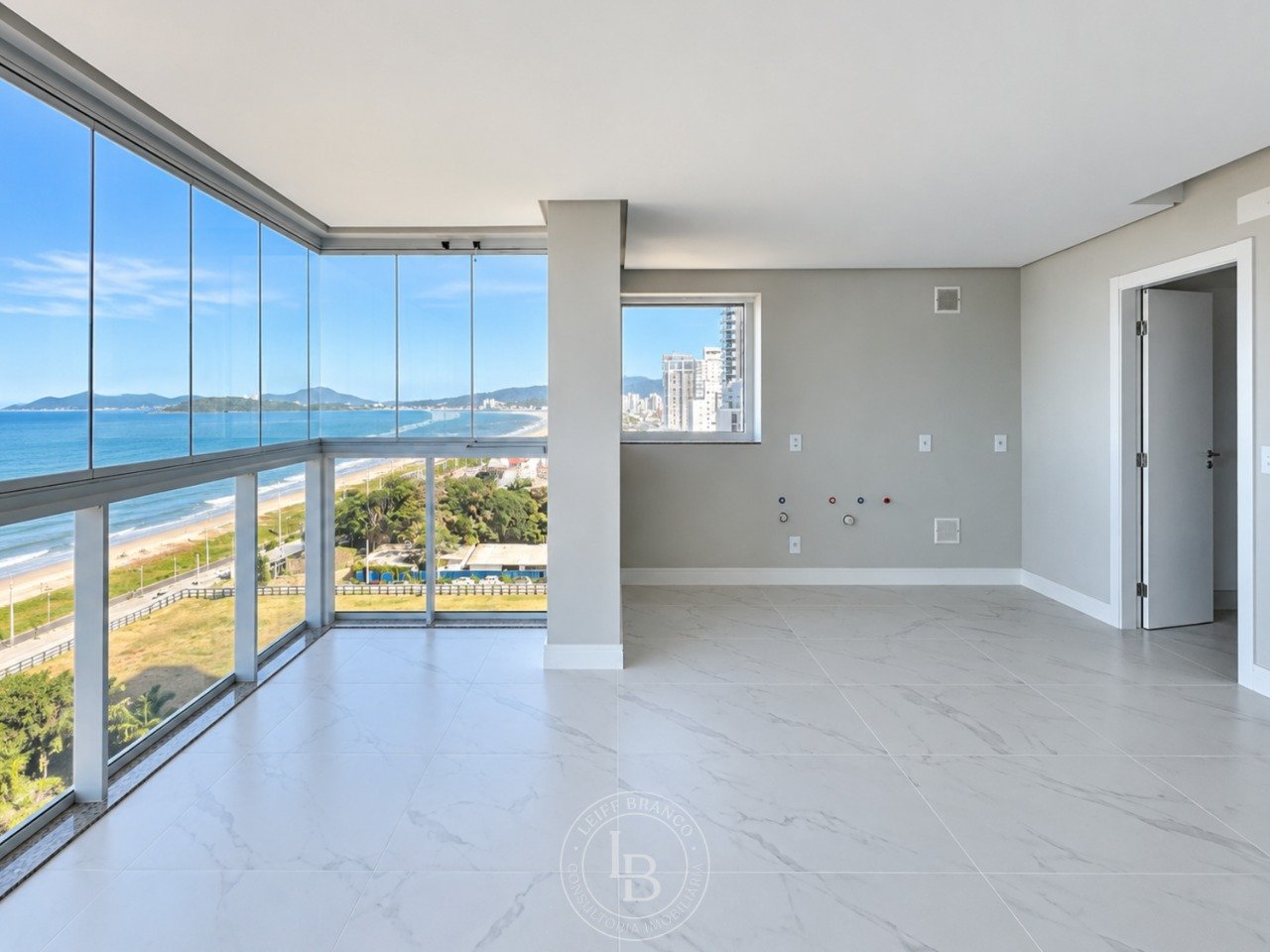 Apartamento/Venda/3/Três/Suítes/Centro/Balneário Piçarras/Santa Catarina/Living