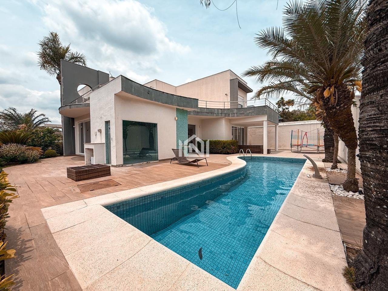 casa a venda ou locacao no condominio reserva santa maria - quintal com piscina