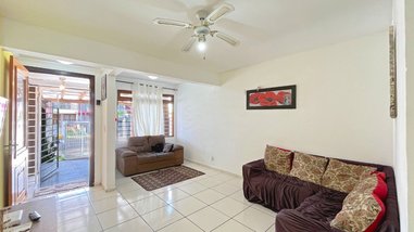 house em Rua Heitor Kramer, Guarujá - Porto Alegre - RS