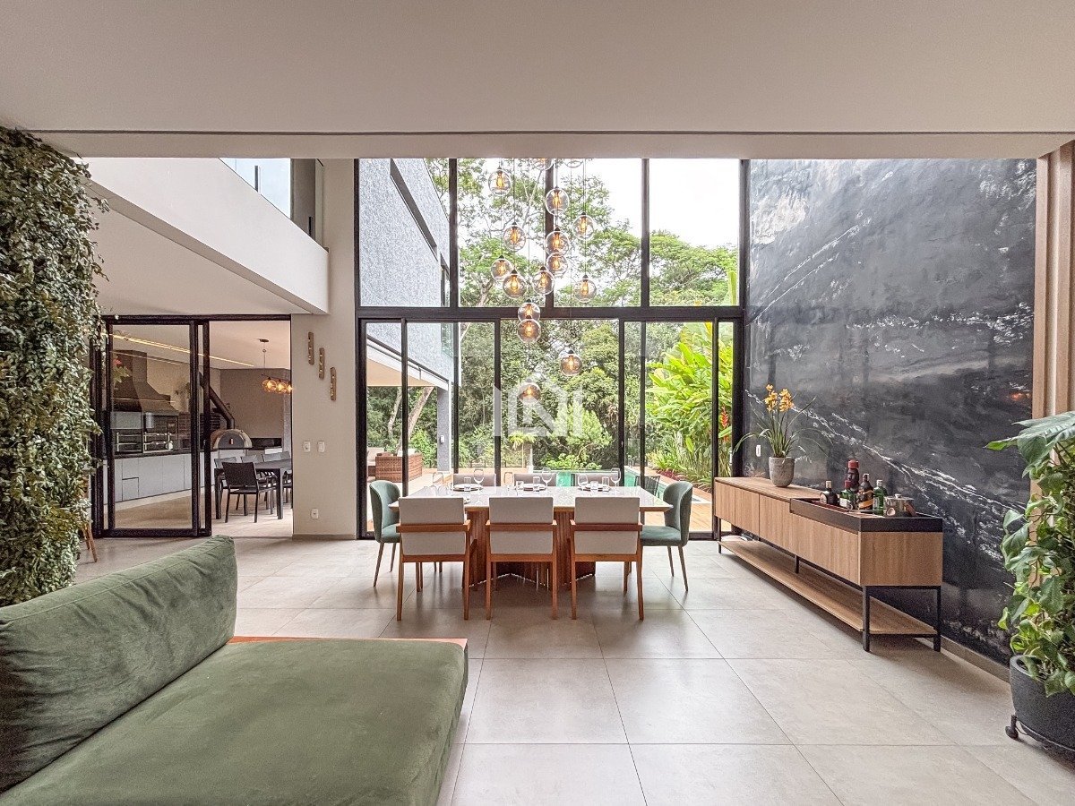 Casa para venda no condominio Reserva Santa Paula - Sala de televisao e sala de jantar