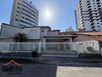 house em Rua Maria Isaura da Silva Muller, Centro - Itajaí - SC