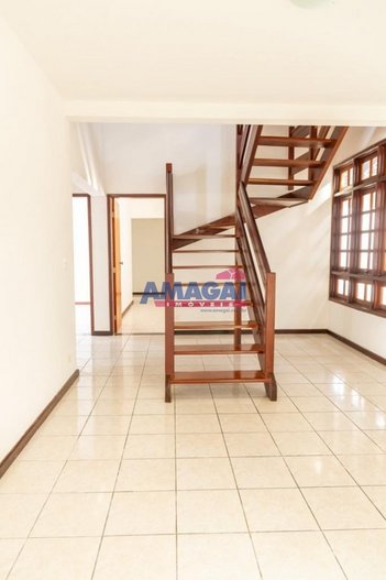 house em Avenida Claurides de Siqueira, Jardim Santa Maria - Jacareí - SP