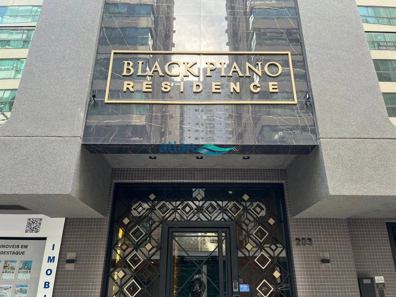 Black Piano - Rua 236, Bairro Meia Praia, Itapema - SC (2)