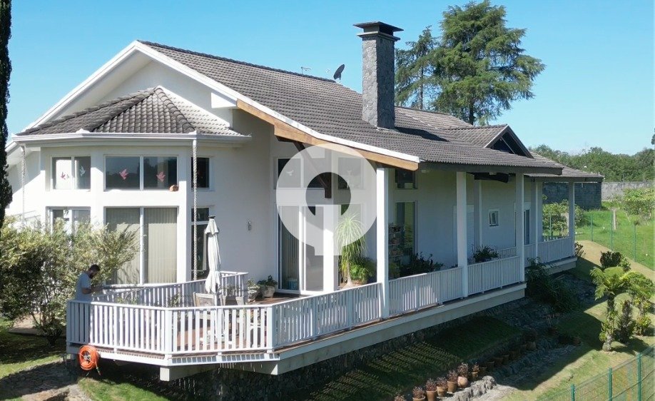 01 fachada casa 430 metros condominio weekend bosque clube quadra de tenis, vista ensolarada 2 suite