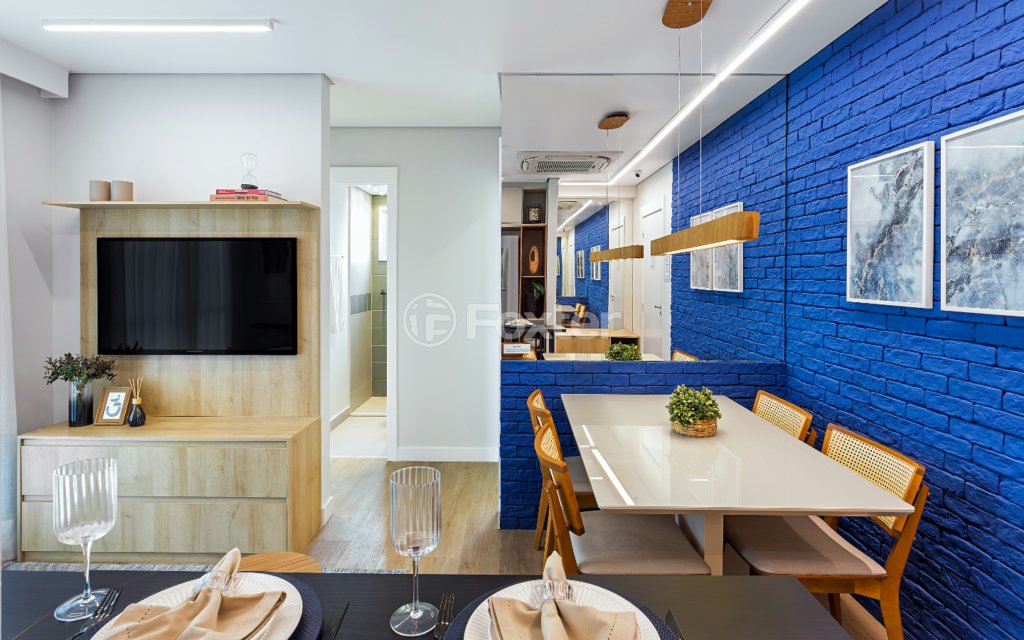 sala-de-jantar-moderna-com-parede-azul.jpeg