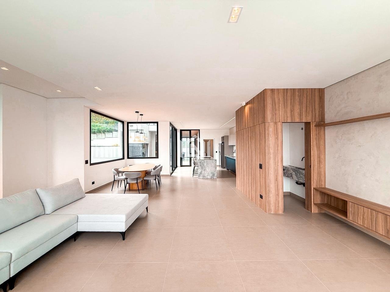 casa para locacao no condominio sao paulo ii - sala para 3 ambientes