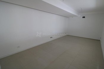 commercial_property em Avenida Advogado Horácio Raccanello Filho, Zona 07 - Maringá - PR