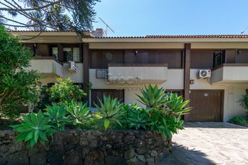 house em Rua General Nestor Silva Soares, Três Figueiras - Porto Alegre - RS