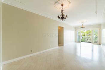 apartment em Rua Vinte e Quatro de Outubro, Moinhos de Vento - Porto Alegre - RS