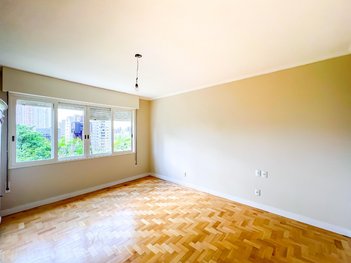 apartment em Rua Vinte e Quatro de Outubro, Moinhos de Vento - Porto Alegre - RS