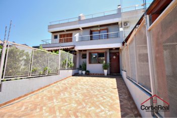 house em Rua Heitor Kramer, Guarujá - Porto Alegre - RS