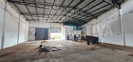 industrial em Rua Whashington, Novo Mundo - Uberlândia - MG