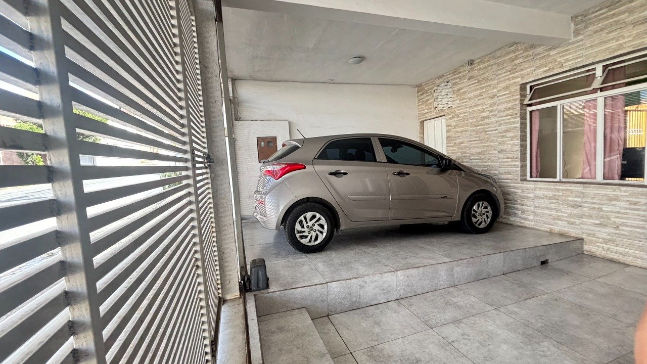 Casa com 4 quartos — Santa Mônica, Belo Horizonte