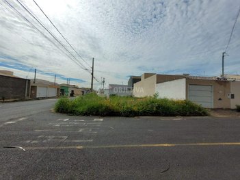 land_lot em Rua Isabella Bortolozzo de Franca, Jardim Europa - Uberlândia - MG