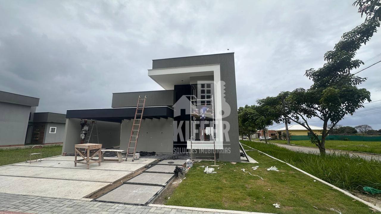 CASA DE 3 QUARTOS EM CONDOMINIO
