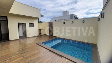 house em Avenida Victor Alves Pereira, Novo Mundo - Uberlândia - MG