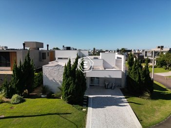 house em Rua Rio Jacuí, Centro - Xangri-Lá - RS